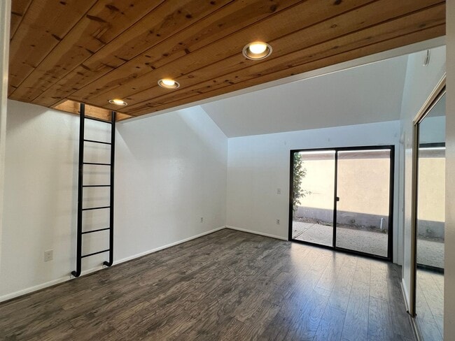 Building Photo - 349 Mar Vista Dr