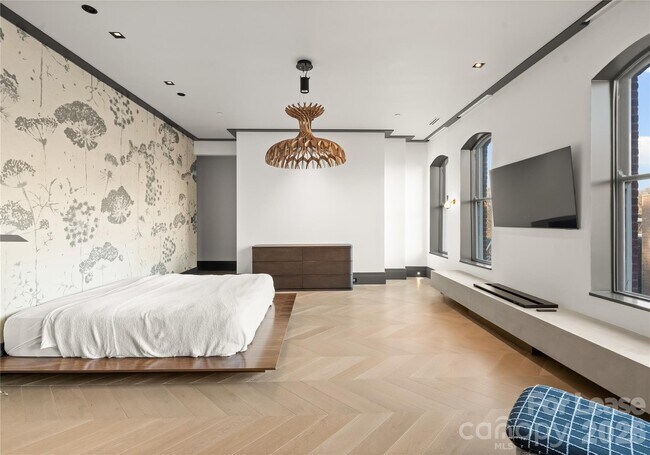 Building Photo - 229 N Church St