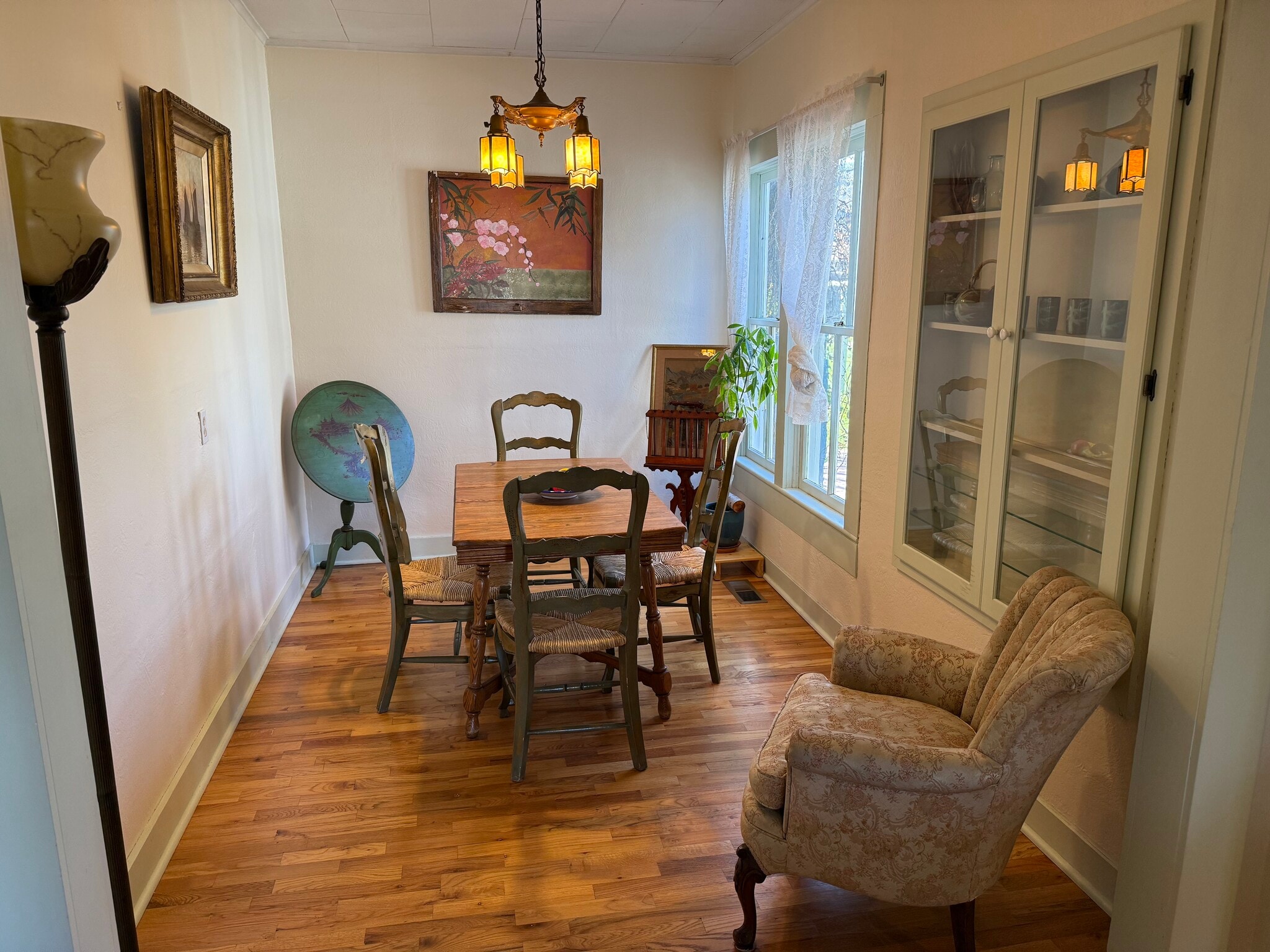 Building Photo - 104 S 1st St