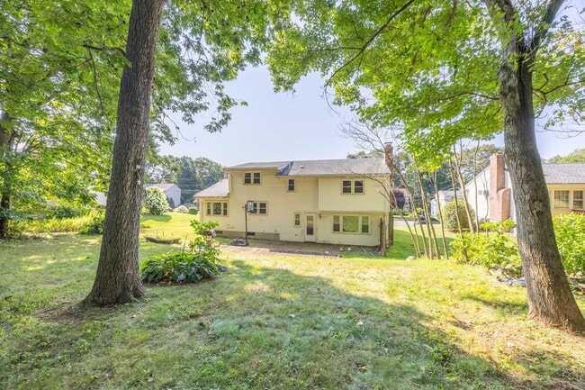 Building Photo - 5 Bedroom Split Level Single Family