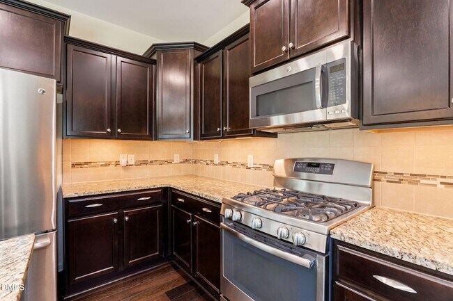Building Photo - 855 Ember Dr