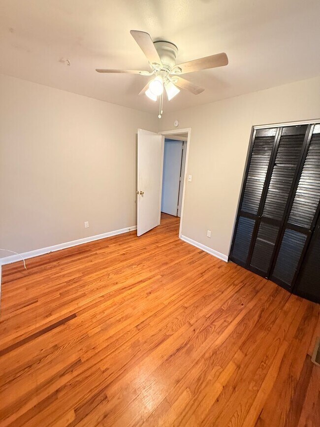 Building Photo - 1606 Airport Dr