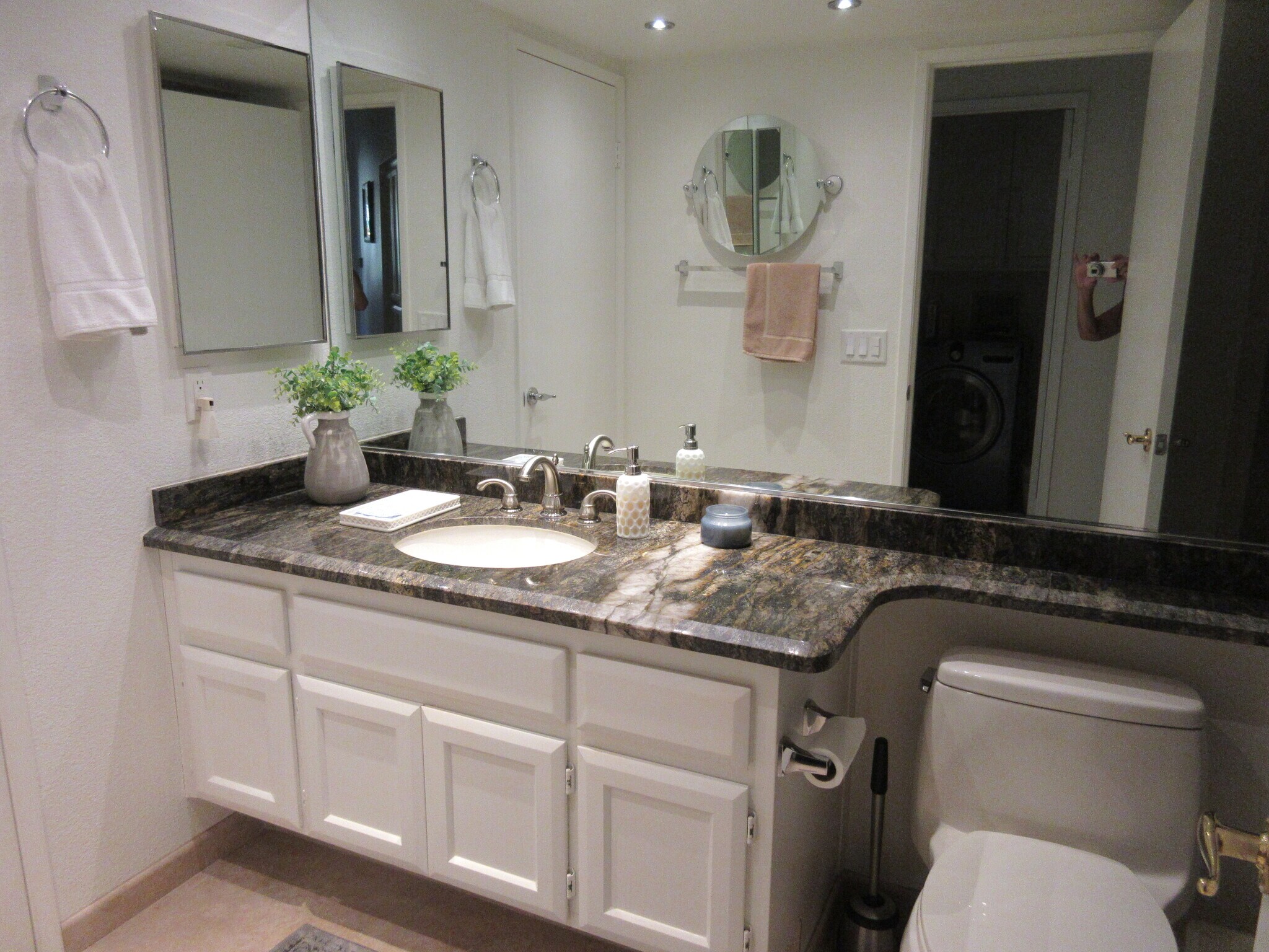 Building Photo - 100 Brandigo Cir