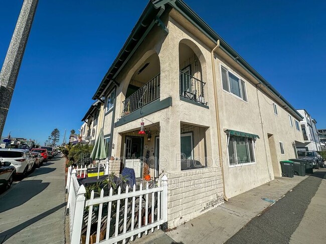 Primary Photo - 328 E Balboa Blvd