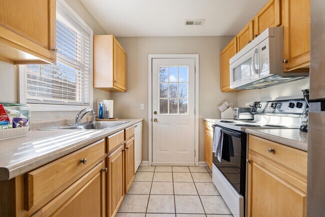 Building Photo - 707 Bagwell Ct