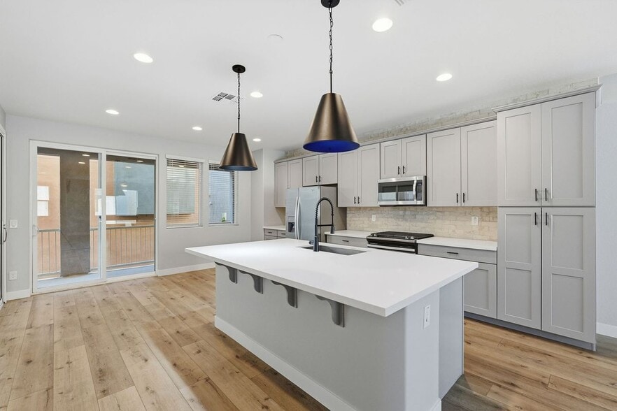 Building Photo - 7059 W Stardust Dr