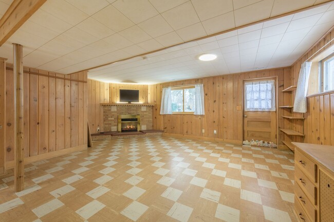 Building Photo - Great Roseville Home, Moundsview Schools, ...