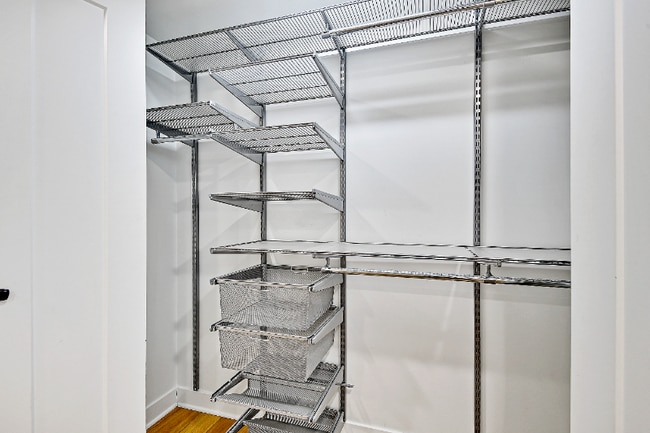 Building Photo - 1019 W 75th St