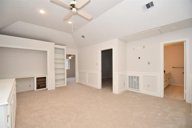 Building Photo - 7614 Club Lake Dr