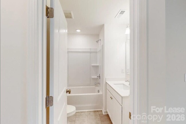 Building Photo - 2752 Yeager Dr NW