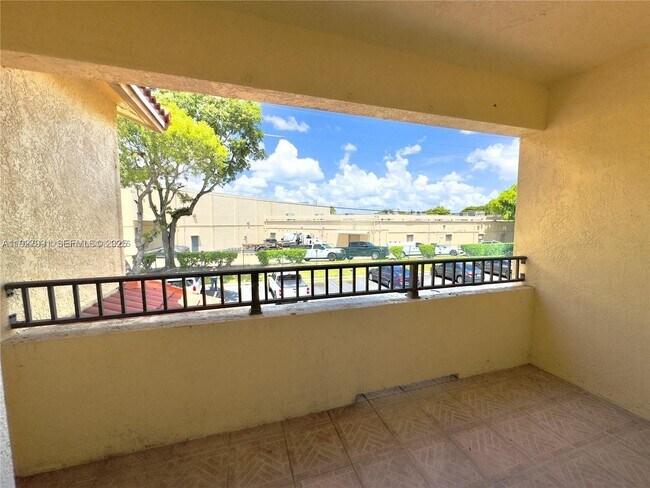 Building Photo - 704 Belmont Ln