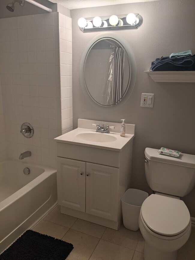 Building Photo - 2089 S Deframe St