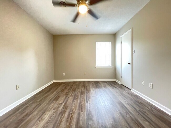 Building Photo - CARRIAGE HILLS SUBDIVISION, GREAT LOCATION!