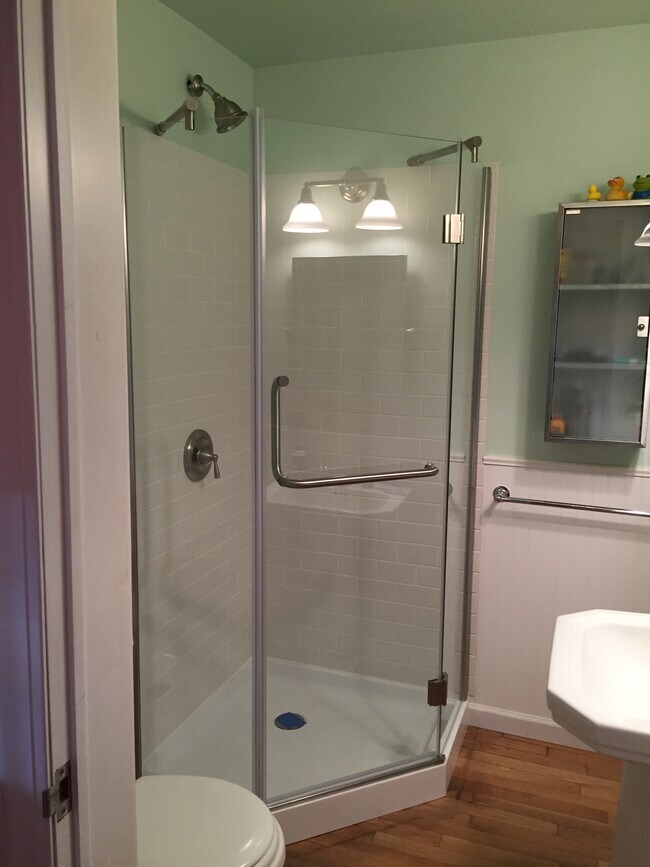 Building Photo - 11 Cherry St