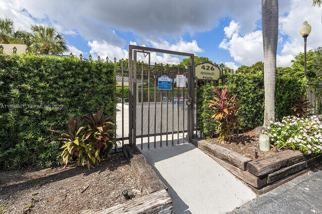 Building Photo - 428 Lakeview Dr