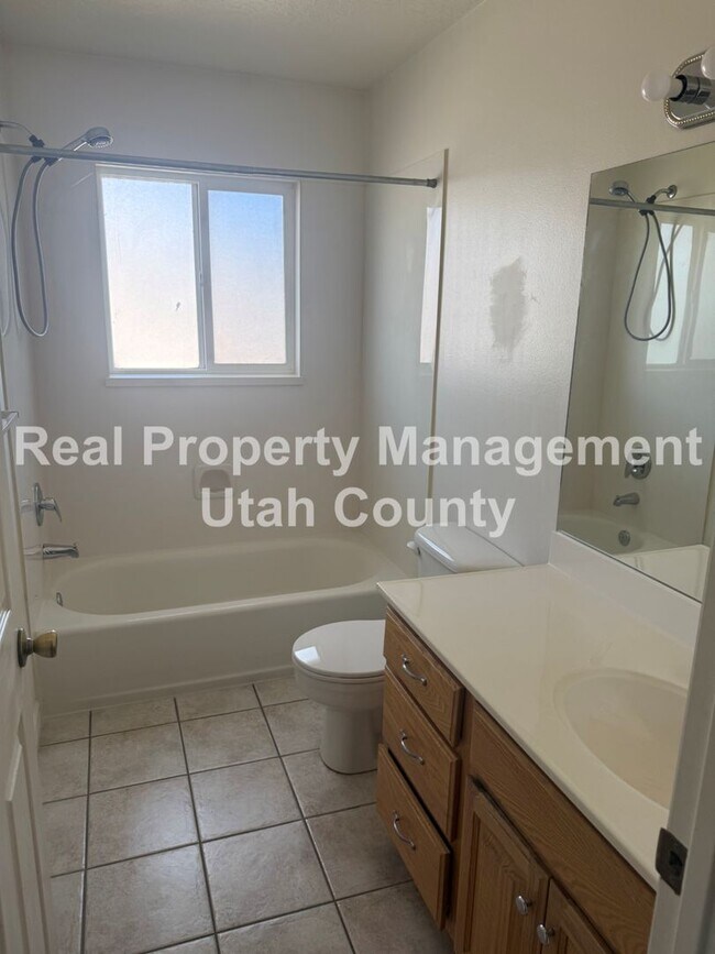 Building Photo - Large Home in Lehi!