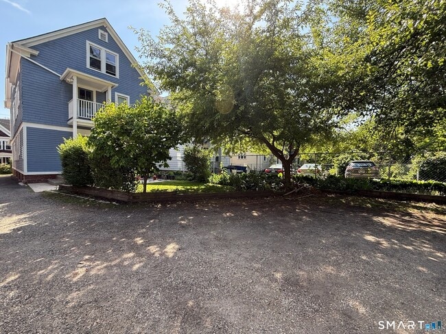 Building Photo - 253 Willow St