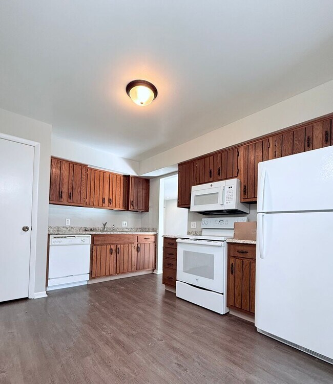 Building Photo - 276 Fairway Ct