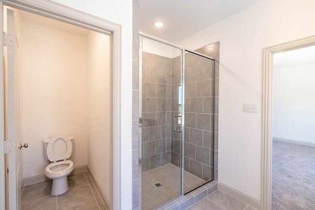 Building Photo - 6151 Blythe Dr