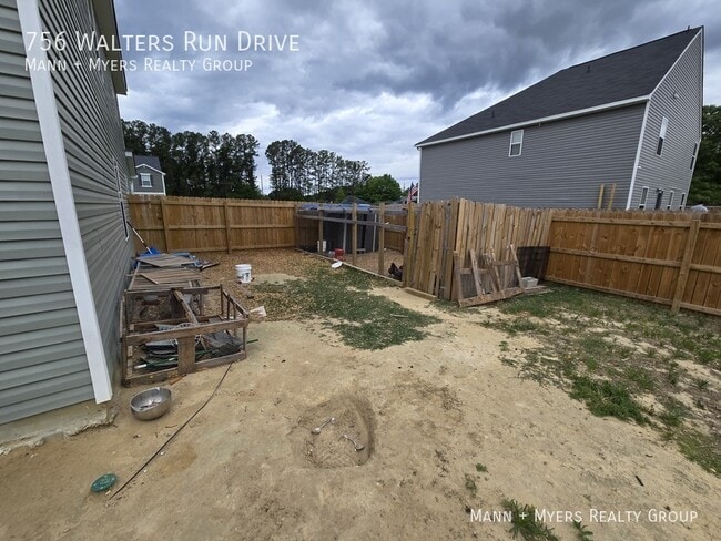 Building Photo - 756 Walters Run Dr