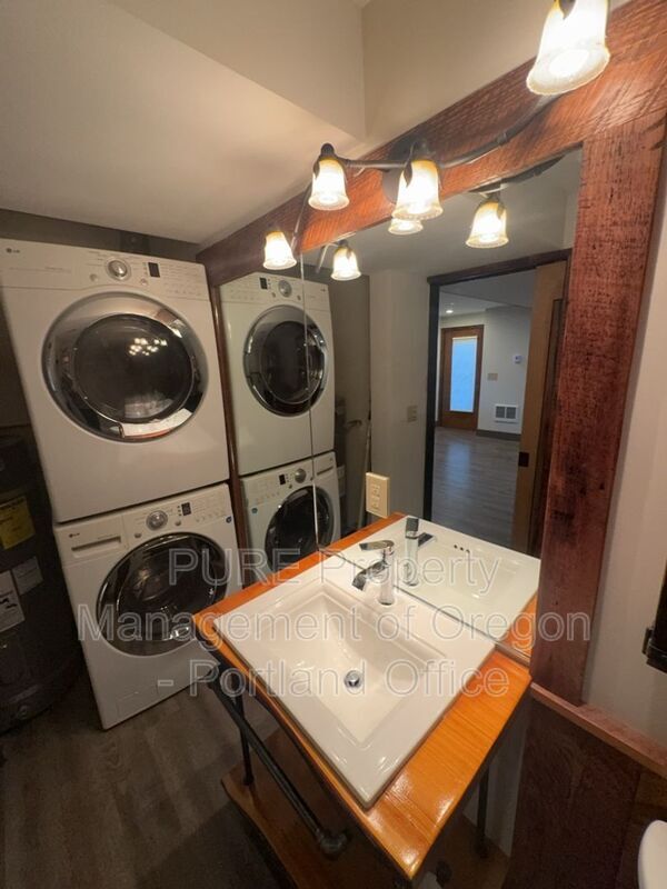 Building Photo - 2324 N Watts St