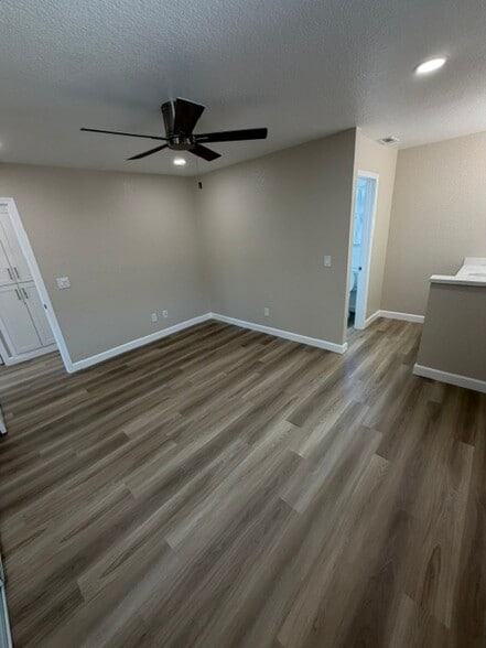 Building Photo - 4145 E Orangeburg Ave