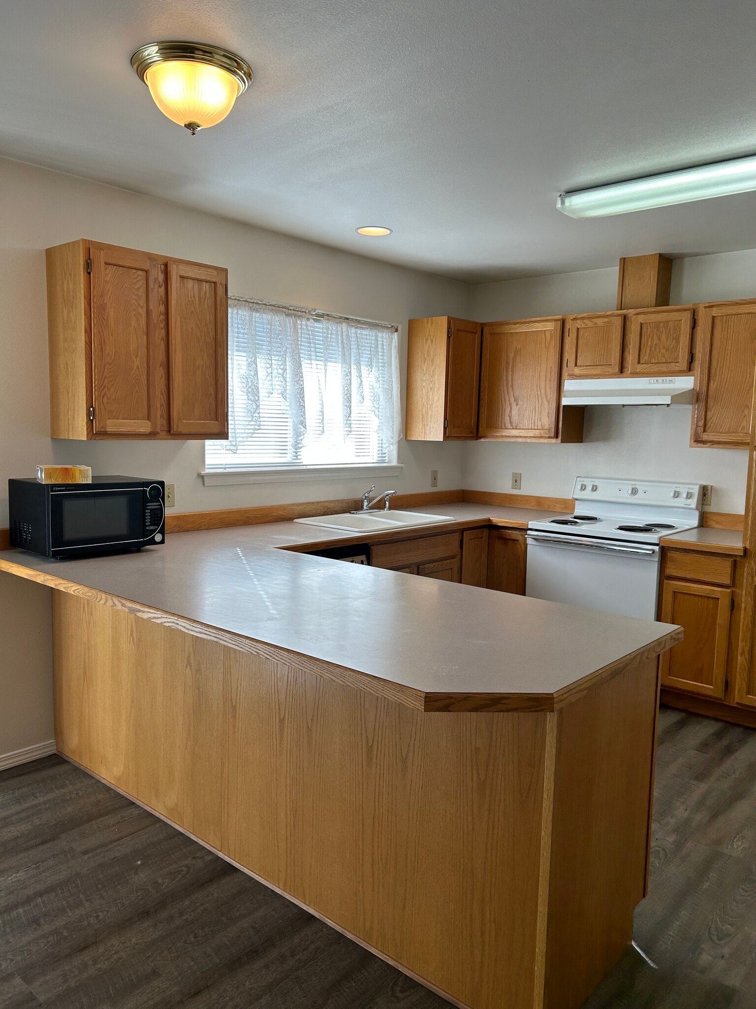 Building Photo - 405 Valleyview Ave