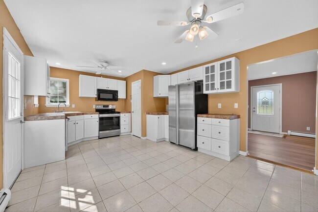 Building Photo - 531 NY-211