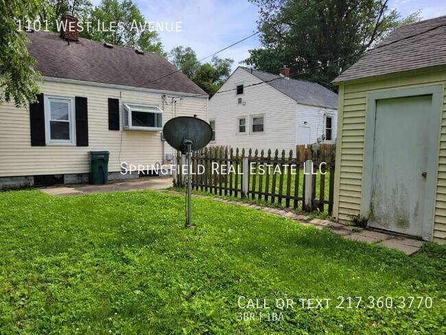 Building Photo - 1101 W Iles Ave