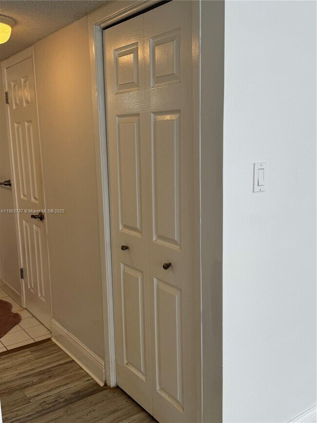 Building Photo - 18061 Biscayne Blvd