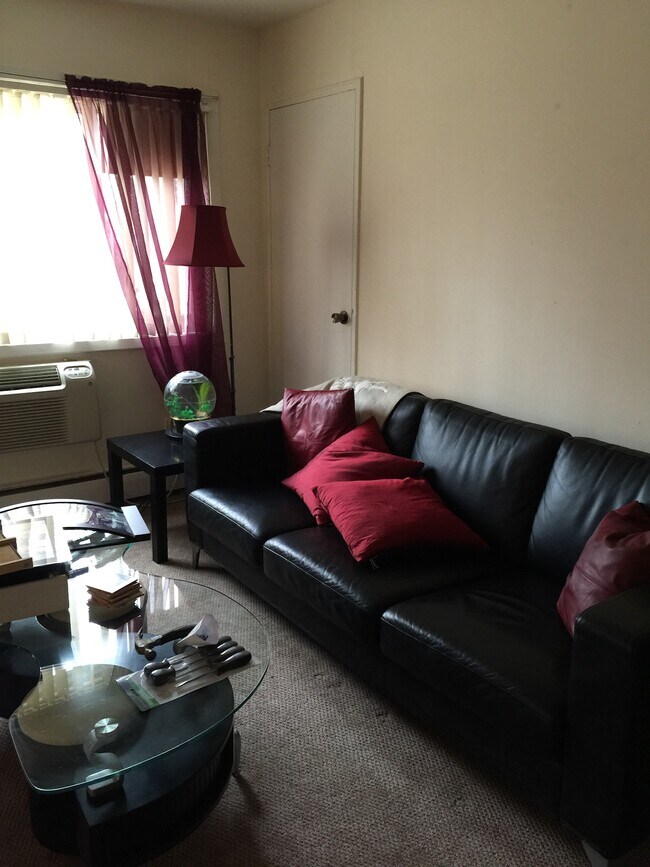 Building Photo - 1 Lake Ave