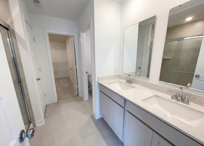 Building Photo - 2415 Fir Dr