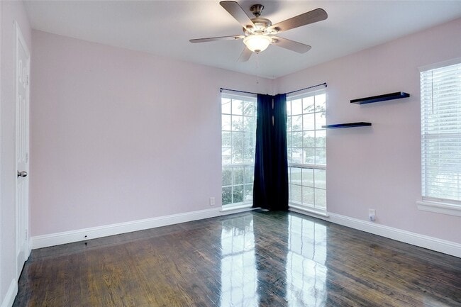 Building Photo - 219 Hartsdale Dr