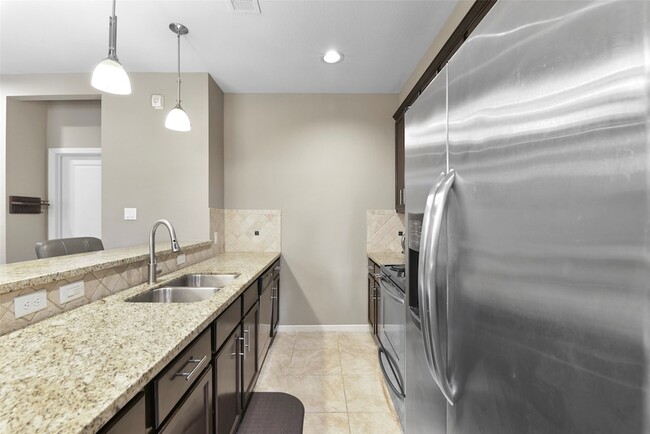 Building Photo - 241 N Lenox St