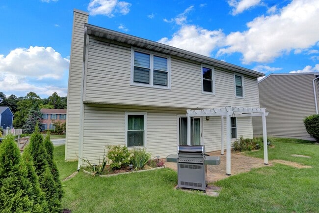 Building Photo - Charming Home with Modern Upgrades and Out...