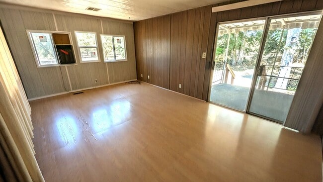 Building Photo - 2 Bedroom 1 Bath Mobile Home