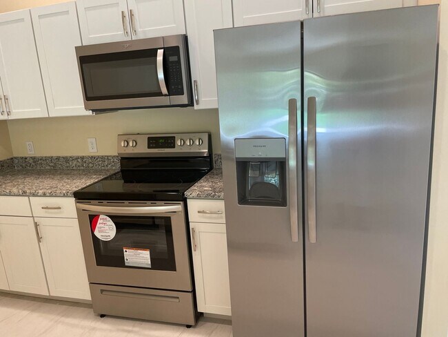 Building Photo - Duplex in Cape Coral! 3-bedroom 2-bathroom...