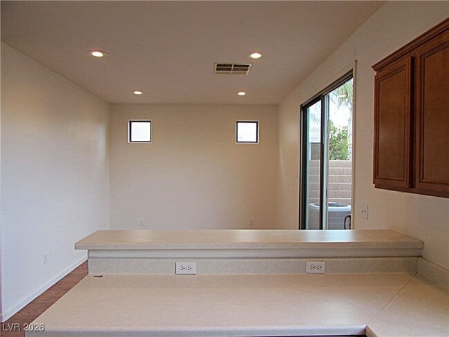 Building Photo - 4834 Villa Pescara St