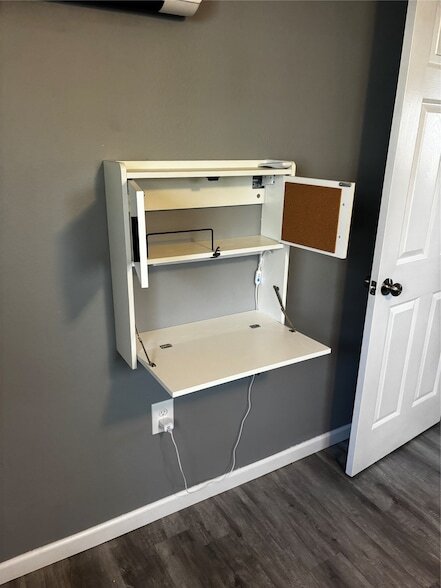 Building Photo - 100 Ross St