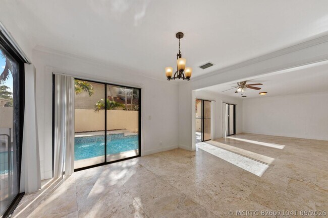 Building Photo - 476 NW 38th Terrace