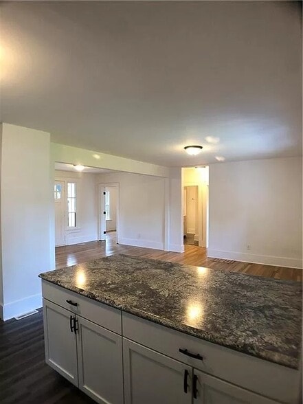 Building Photo - 816 Grandview Ave