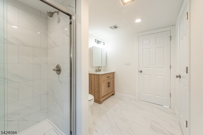 Building Photo - 39 Beekman St