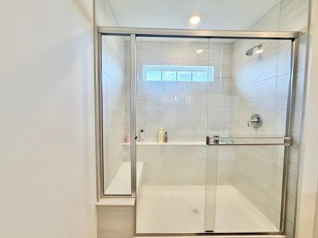 Building Photo - 331 Red Oak Cir