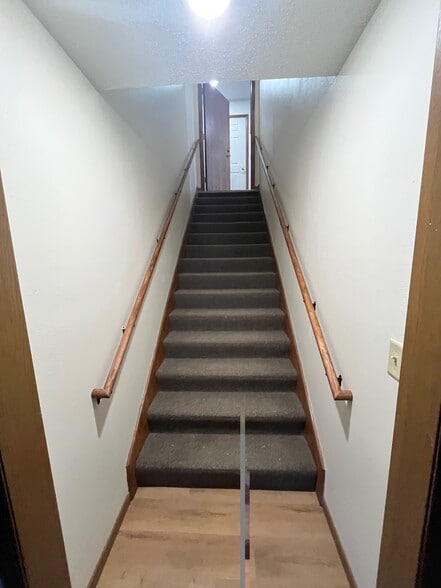 Building Photo - 1115 Skyline Dr