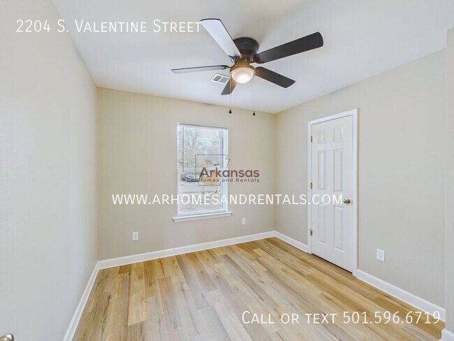 Building Photo - 2204 S Valentine St