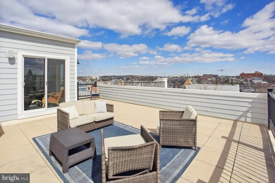 Building Photo - 1230 Fairmont St NW