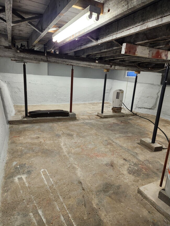 Building Photo - 1444 Main St