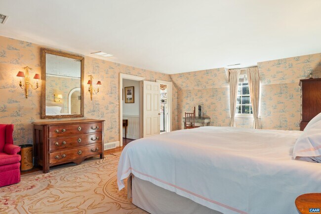 Building Photo - 640 Ivy Ln