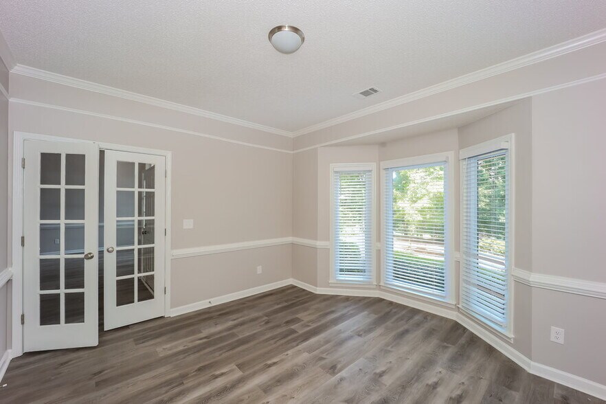 Building Photo - 12 Sleepy Hollow Ct