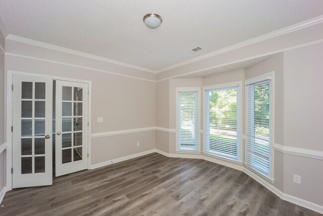 Building Photo - 12 Sleepy Hollow Ct